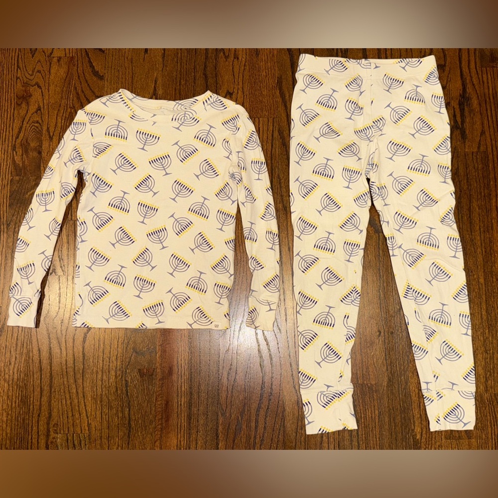 Gap Kids Hanukkah pajamas size 8 organic cotton glow in the dark unisex menorahs